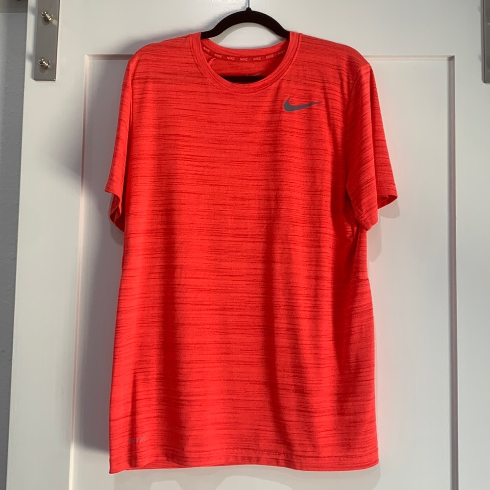Mens Nike short sleeve tee